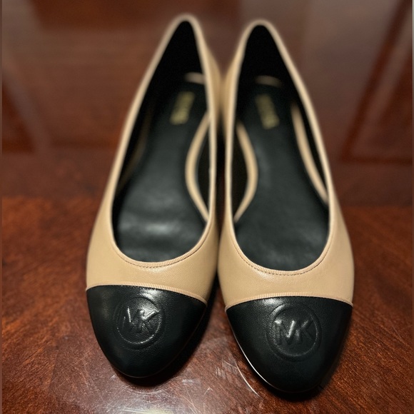 NEW! Michael Kors Dylyn Leather Ballet Flats - Picture 3 of 8